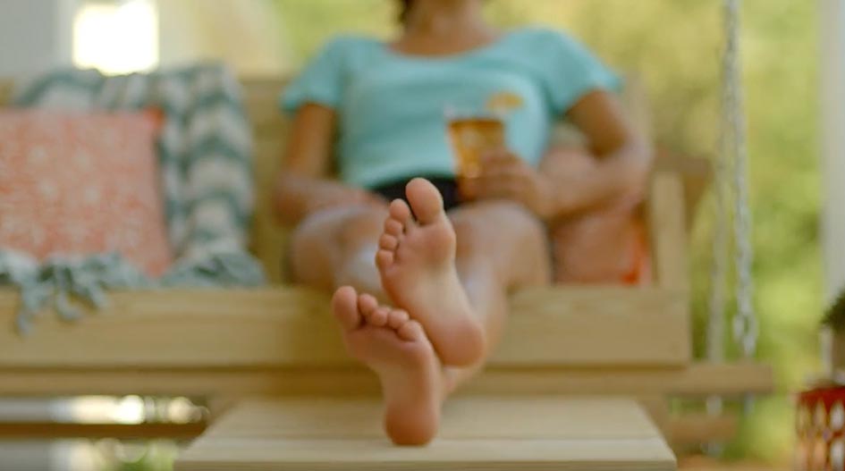 Porch swing with footrest discount