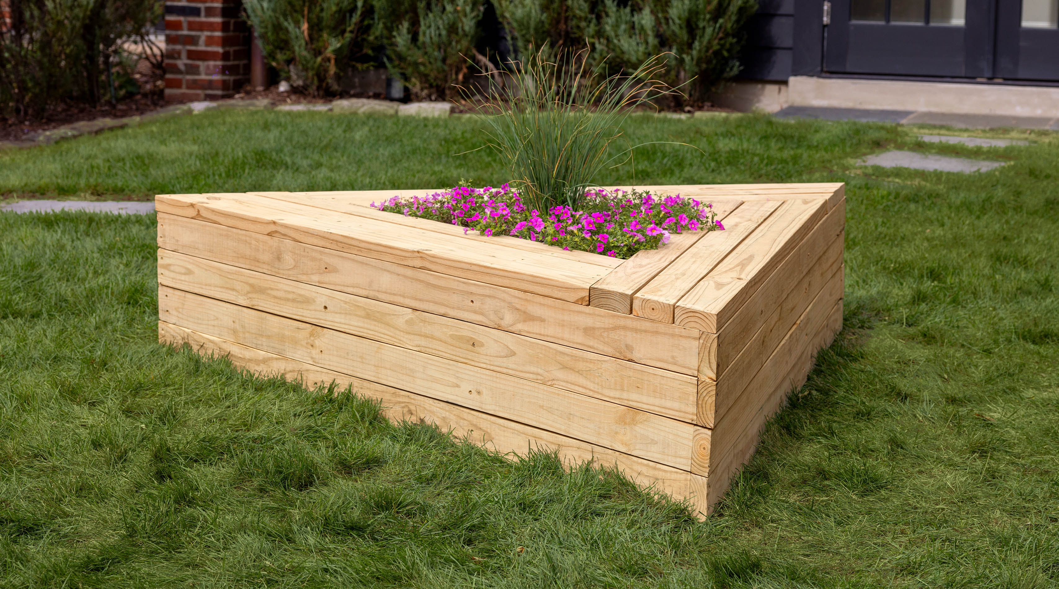 Photo for <span>Triangle Planter Bench</span>